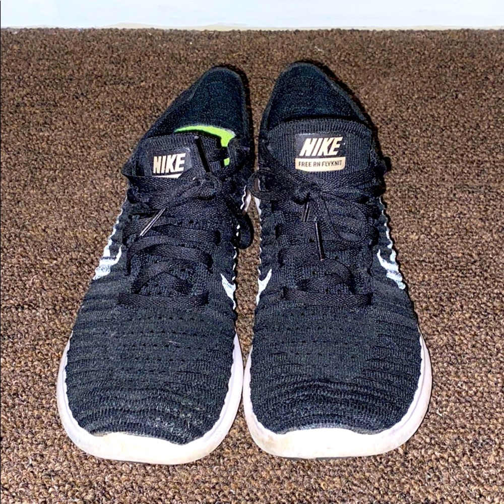 Nike Flyknit Free Runs